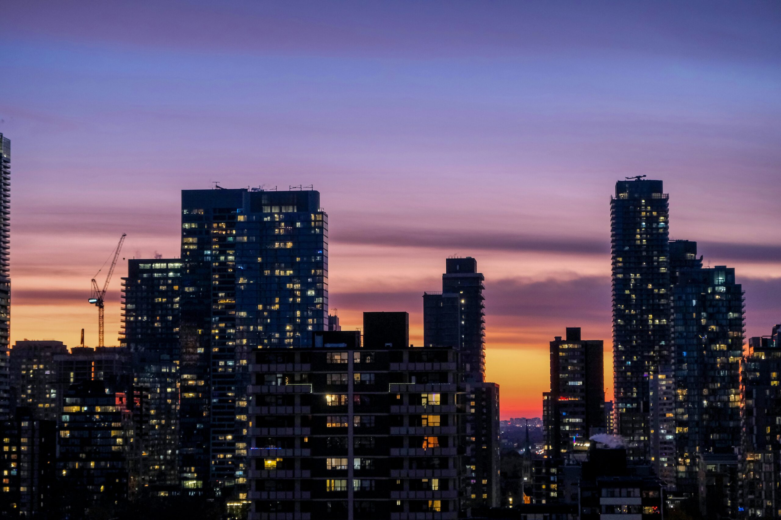 Sonnenuntergang richtig fotografieren: Die Großstadt erstrahlt im Licht